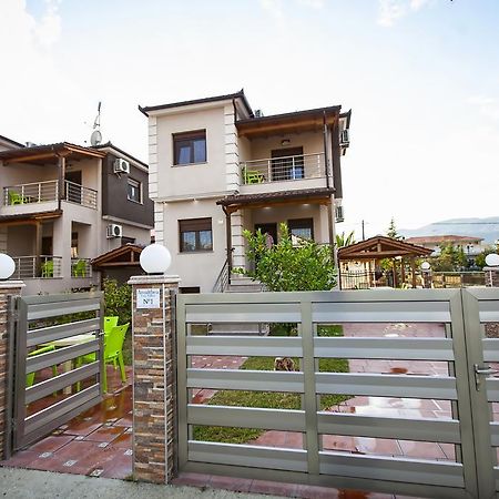 Αmalia Lux Villas Vrasná Exteriör bild