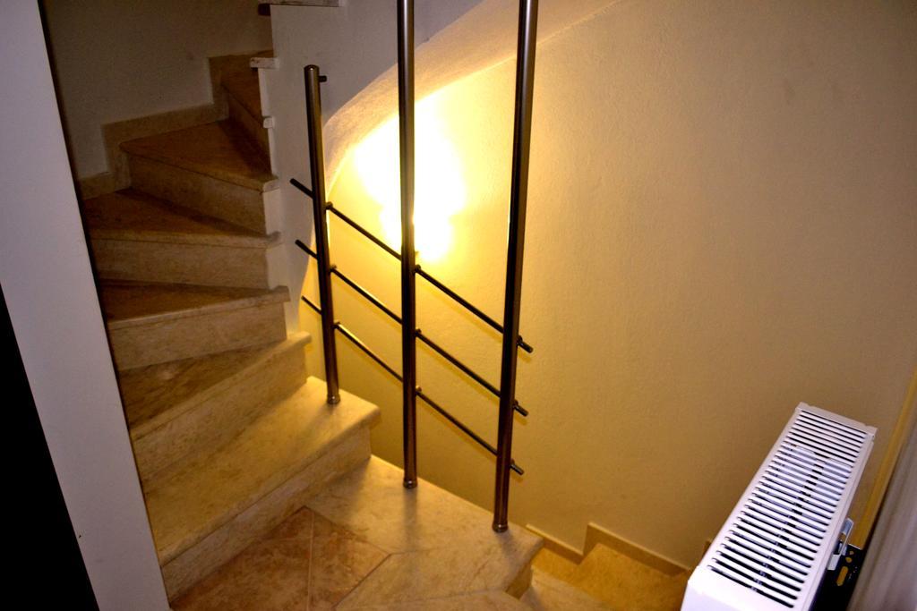 Αmalia Lux Villas Vrasná Rum bild
