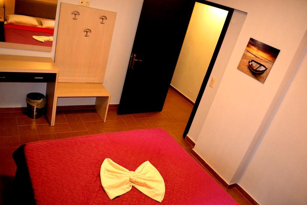 Αmalia Lux Villas Vrasná Rum bild