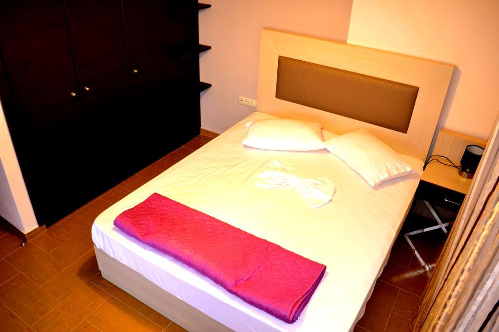 Αmalia Lux Villas Vrasná Rum bild