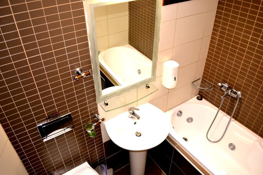 Αmalia Lux Villas Vrasná Rum bild