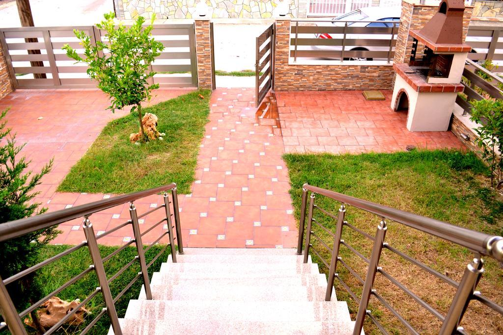 Αmalia Lux Villas Vrasná Rum bild